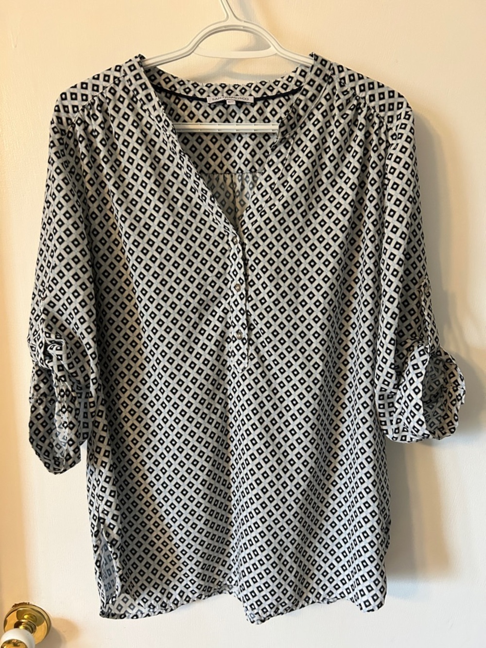 3/$20 Women's Black & White Geometric Tunic Top with V-Neck